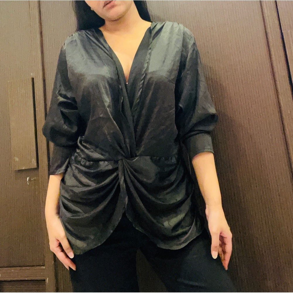 Black satin top like new - Picture 6 of 6